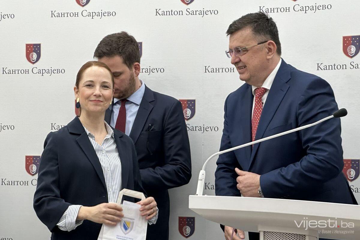 Elektronski potpis od danas u rukama članova Vlade KS