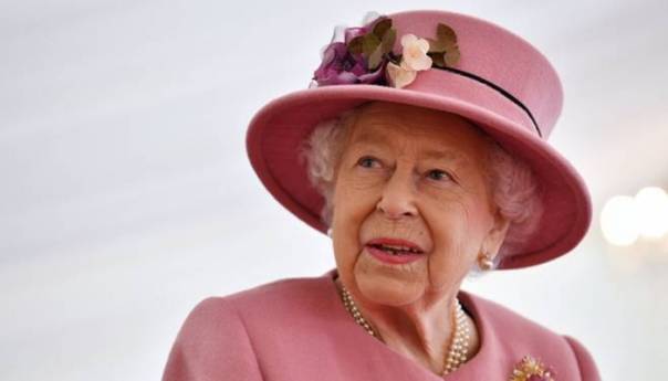 Elizabeta Druga prvi put u javnosti nakon 220 dana