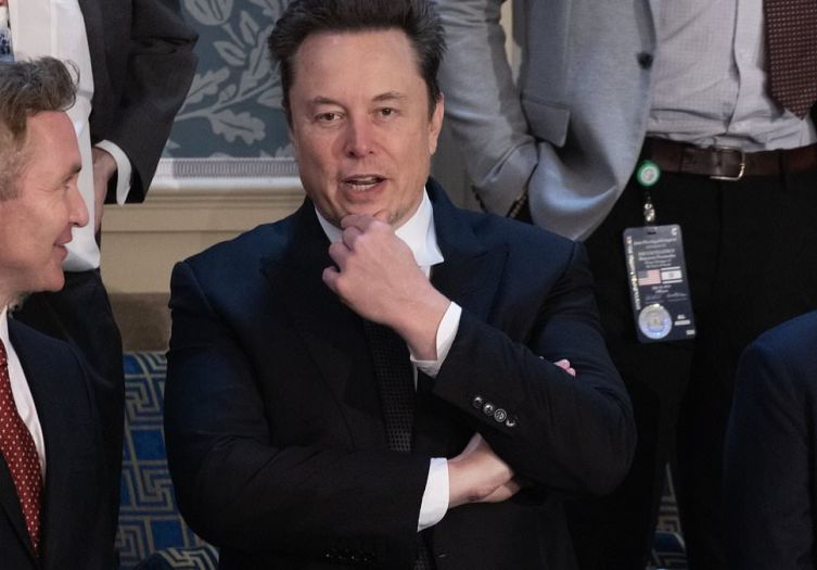 Elon Musk nagovijestio ugrađivanje implantata sa 'robotskim supermoćima'