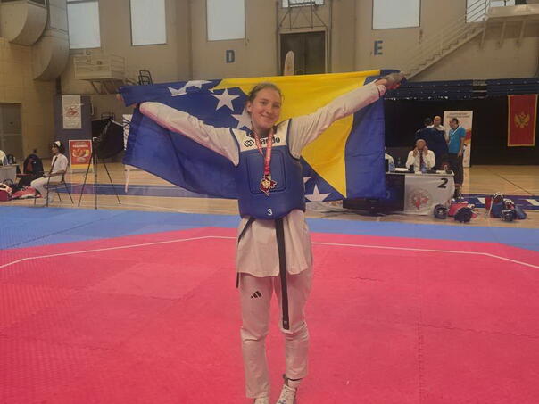Ema Mahmutović osvojila zlatnu medalju na taekwondo turniru u Podgorici