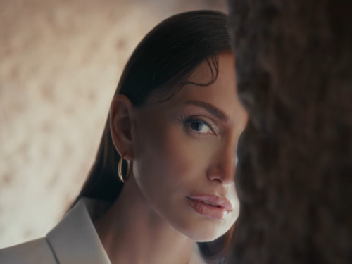 Emina Jahović objavila novi album i spot za 'Svitanje'