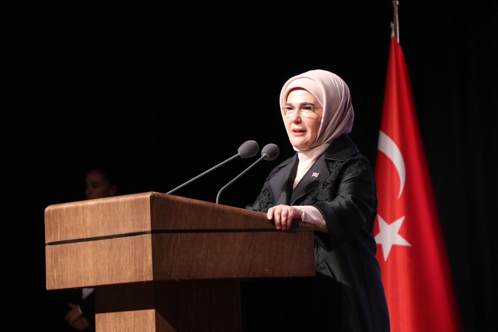 Emine Erdogan: Izrael u Gazi koristi oružje za masovno uništenje protiv djece