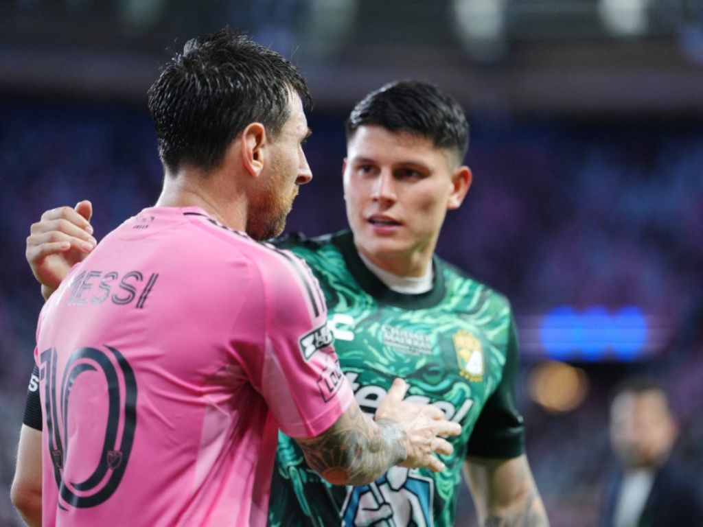 Emocije na tribina i terenu: Messi se vratio na teren nakon smrti oca