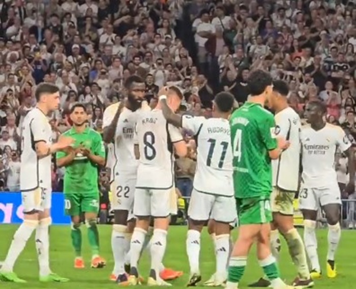 Emotivan oproštaj Kroosa od Santiago Bernabeua