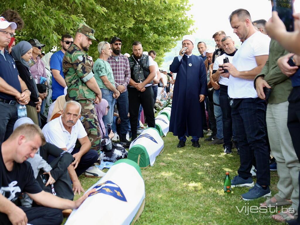 Emotivna izvedba hafiza Aziza Alilija obilježila oproštaj od žrtava genocida