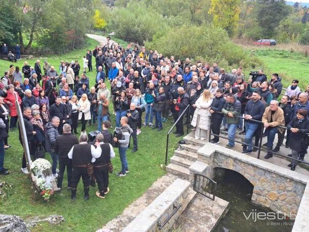 Emotivno okupljanje u Bešlićevom rodnom kraju: "Svi su voljeli Halida"