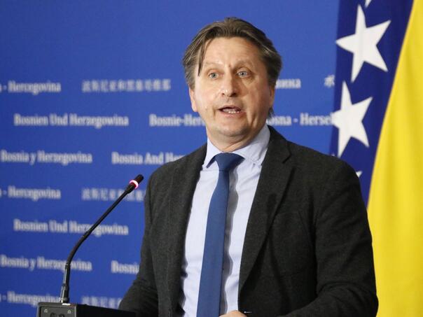 Emrić: Čović 'predvodi' EU procese, a predlaže uvođenje aparthejda