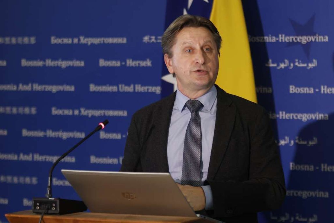 Emrić: Zašto svi predmeti protiv SNSD-ovih kadrova završavaju kod iste tužiteljice?