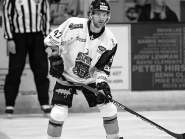 Engleska: Hokejaš preminuo nakon što mu je grkljan prerezan klizaljkom