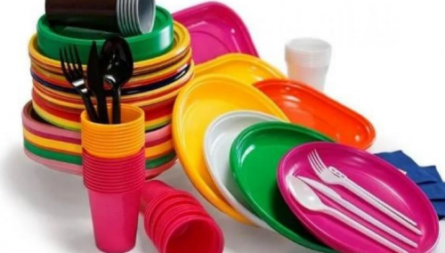 Engleska zabranjuje plastični pribor za jelo i tanjire za jednokratnu upotrebu