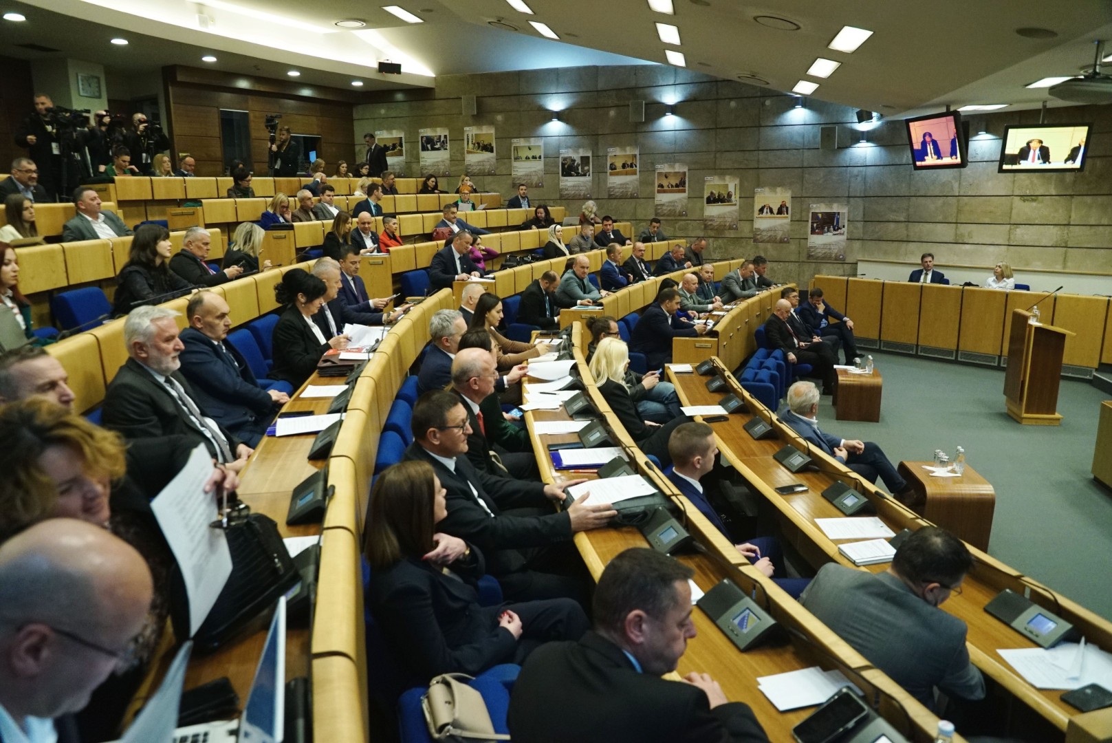 Enormna primanja, a ne dolaze na sjednice: Delegati zaustavili reformu tržišta rada!