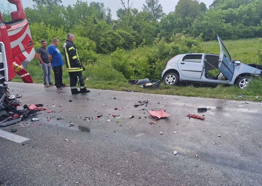 Epilog sudara auta i kamiona u Doboju, teško povrijeđen muškarac