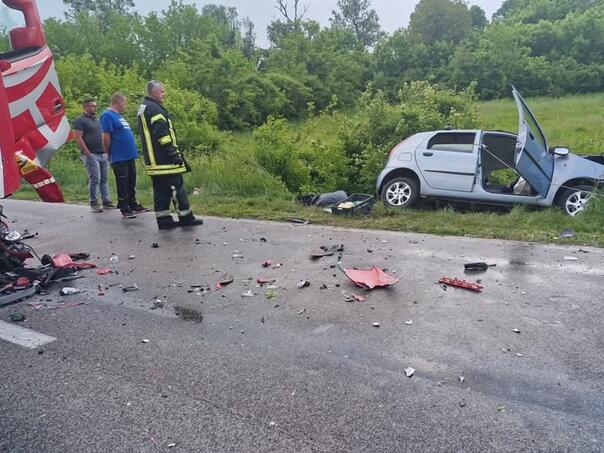 Epilog sudara auta i kamiona u Doboju, teško povrijeđen muškarac