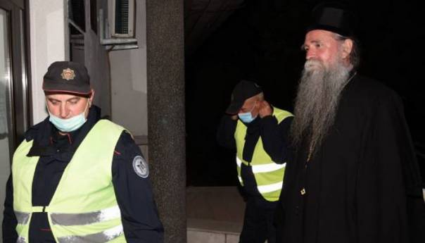 Episkop Joanikije i sveštenici pušteni na slobodu