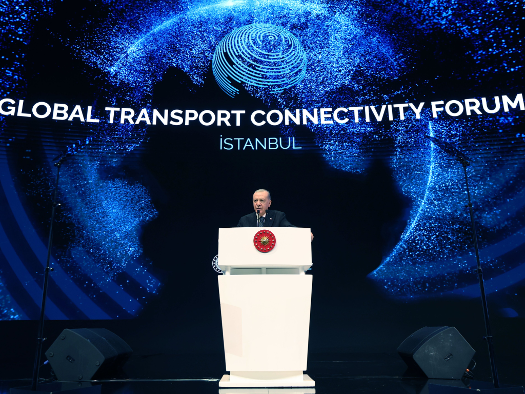 Erdoğan: Sigurne rute i logistika su nova osovina globalne ekonomije