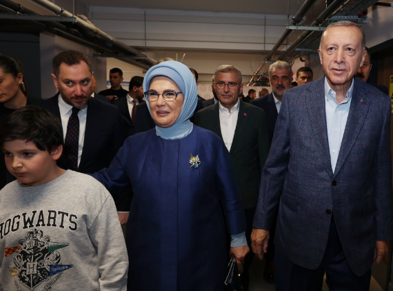 Erdogan u pratnji supruge Emine glasao u Istanbulu