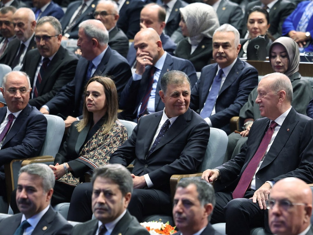 Erdogan dobio novo pojačanje: Gradonačelnik Izmira prešao u AK Parti