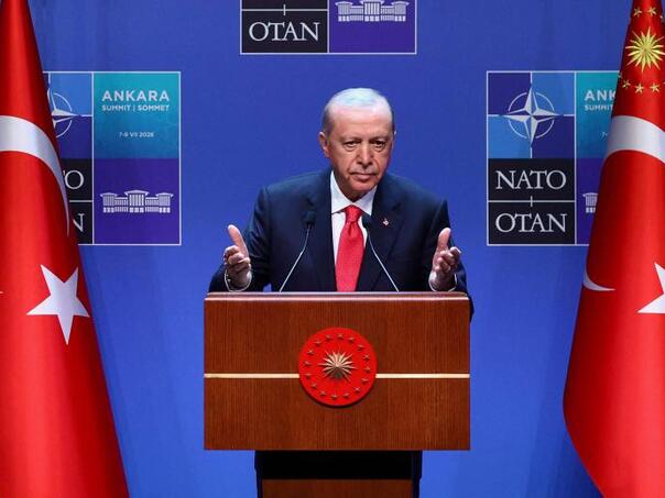 Erdogan liderima NATO-a poklonio revolvere, ali mnogi ih neće zadržati