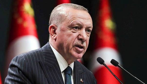 Erdogan: Macronu je potreban "mentalni tretman"