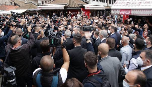 Erdogan na Baščaršiji, dočekalo ga stotine ljudi
