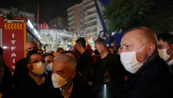 Erdogan posjetio područje pogođeno potresom u Izmiru