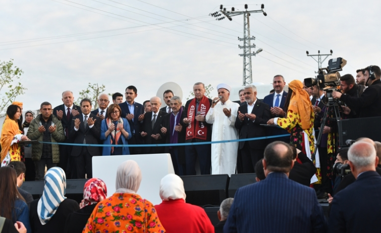 Erdogan predao ključeve obnovljenih kuća koje su razorene u zemljotresu