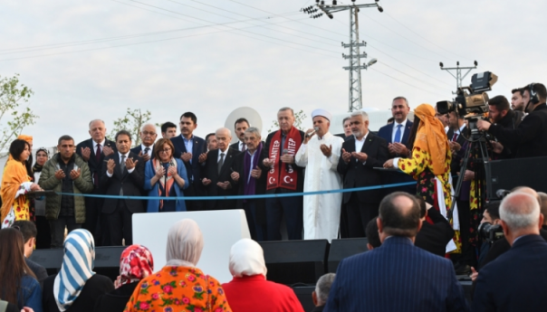 Erdogan predao ključeve obnovljenih kuća koje su razorene u zemljotresu