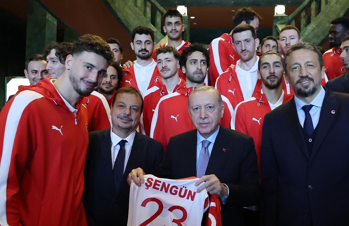 Erdogan primio košarkaše Turske nakon srebrene medalje na Eurobasketu