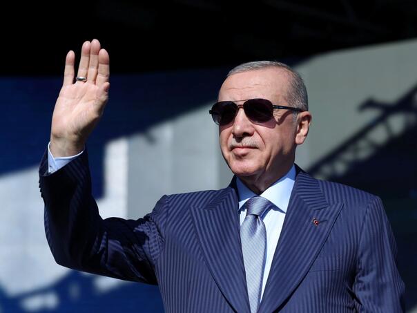 Erdogan stigao u Azerbejdžan na samit Organizacije turkijskih zemalja