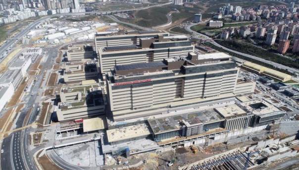 Erdogan u Istanbulu otvorio bolnicu površine milion kvadratnih metara