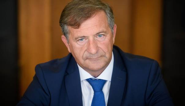 Erjavec privremeno povukao kandidaturu za mandatara