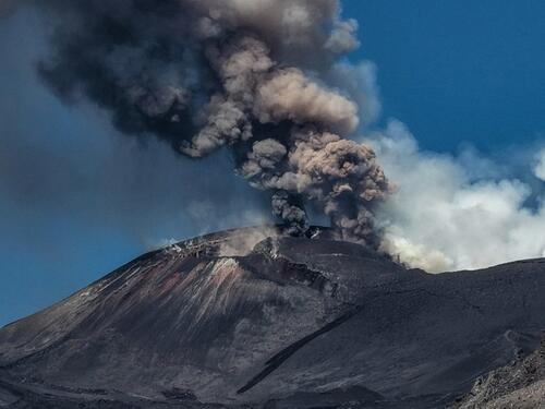 Erupcija Etne paralizirala dio aviosaobraćaja u Italiji