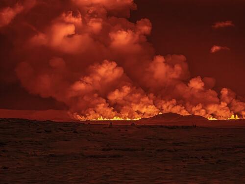 Erupcija vulkana na Islandu, 4000 ljudi evakuisano