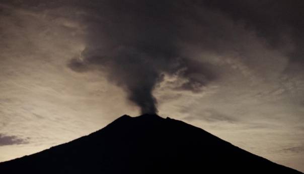 Eruptirao indonezijski vulkan Mount Sinabung