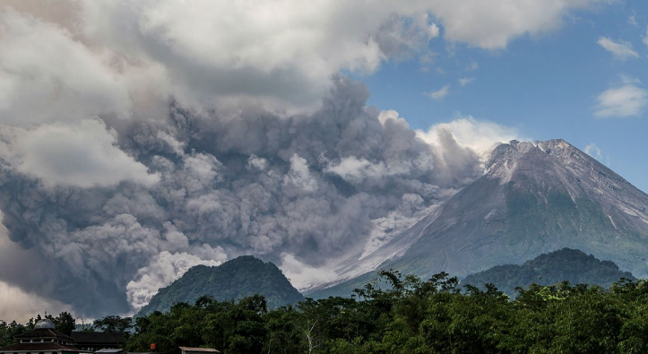 Eruptirao jedan od najaktivnijih vulkana u Indoneziji