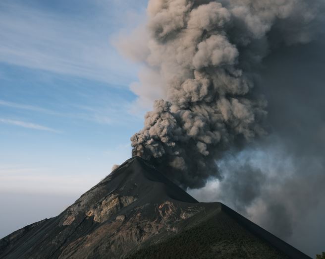 Eruptirao Vatreni vulkan u Gvatemali: 250 stanovnika evakuisano