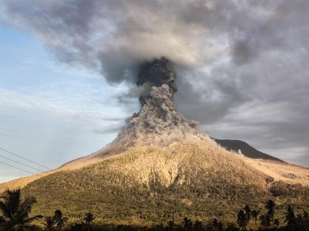 Eruptirao vulkan Lewotobi: Pepeo dosegao visinu 10 kilometara
