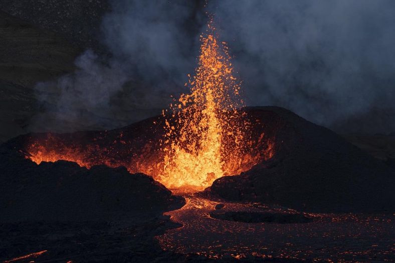Eruptirao vulkan na Islandu, snimci su fascinantni