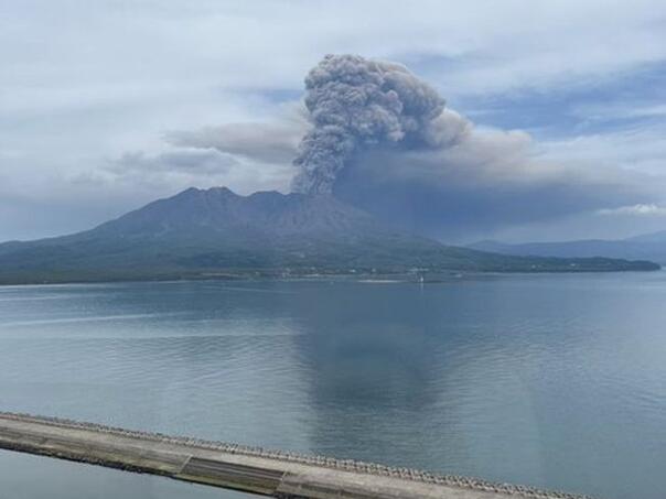 Eruptirao vulkan u Japanu: Otkazani letovi, stanovnici evakuisani