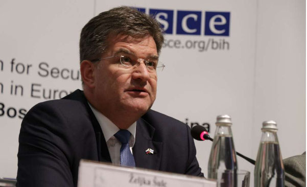 Escobar i Lajčak dolaze u Prištinu i Beograd