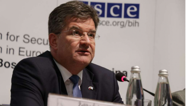 Escobar i Lajčak dolaze u Prištinu i Beograd