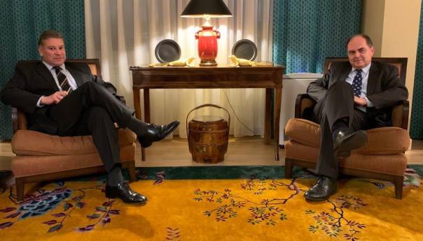 Escobar sa Schmidtom: Zajednička odbrana Dejtona