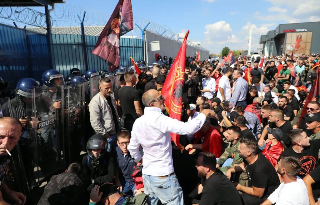 Eskalirao protest na Kosovu: Kamenovana zgrada EULEX-a, ima uhapšenih