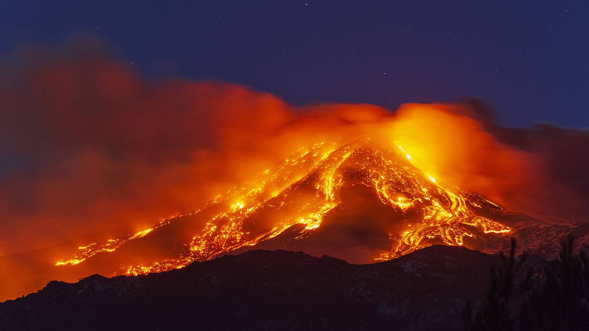 Etna izbacivala lavu više od kilometar u visinu