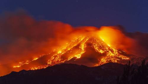 Etna izbacivala lavu više od kilometar u visinu