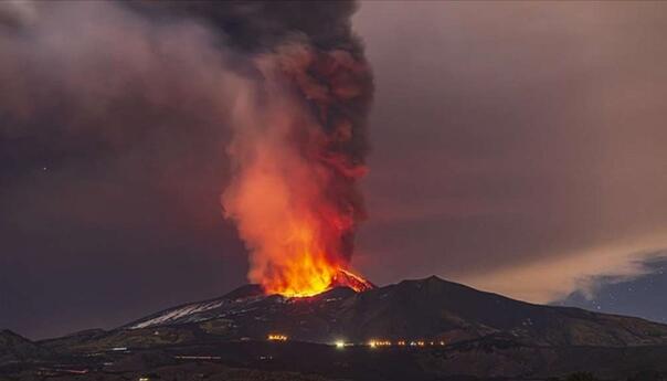 Etna ponovo eruptirala, obustavljeni letovi za Cataniu