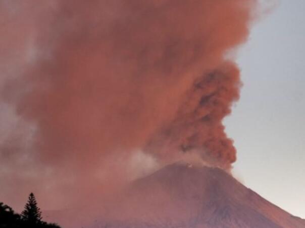 Etna ponovo zaustavila aviosaobraćaj: Svi letovi u Kataniji obustavljeni