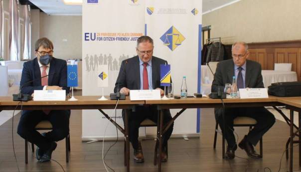 EU će nastaviti pružati podršku u borbi protiv korupcije i organiziranog kriminala