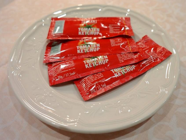 EU će zabraniti paketiće sa kečapom i majonezom