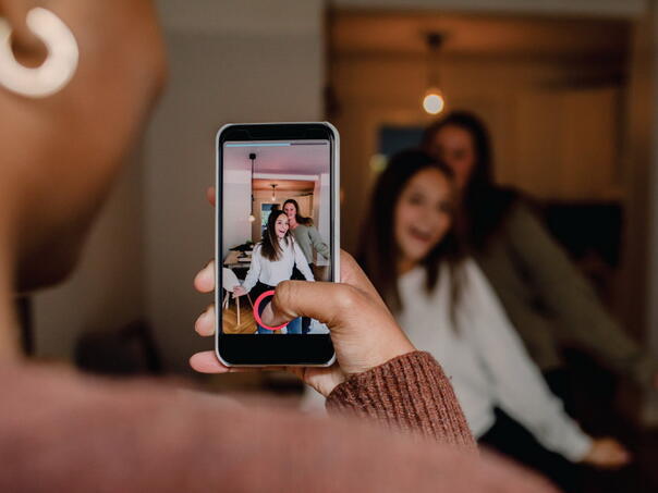 EU ide prema uvođenju digitalne punoljetnosti: TikTok i Instagram samo za starije od 16?